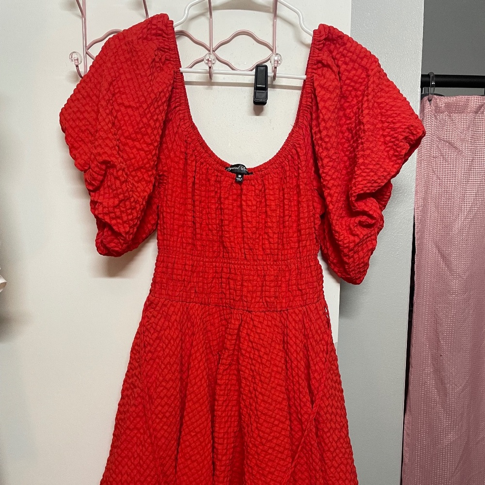 Red puffy sleeve dress - M